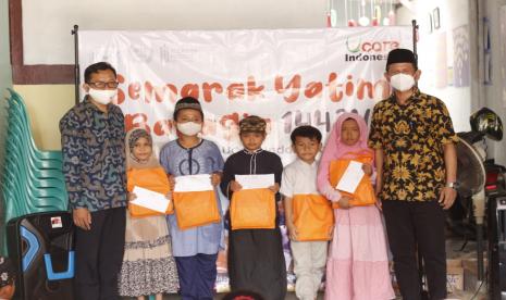 elama bulan Muharram 1443 H, UCare Indonesia telah menyalurkan paket  Semarak Yatim Bahagia kepada 300 anak-anak yatim di Kota Bekasi. Paket berupa uang santunan 250 rb, mushaf Al-Qur’an, paket belajar kuota 8GB, alat tulis, dan starter kit yang terdiri dari hand sanitizer dan masker. UCare Indonesia menghadirkan Semarak Yatim Bahagia untuk membahagiakan anak-anak yatim di bulan Muharram lewat paket-paket cinta di tengah pandemi.