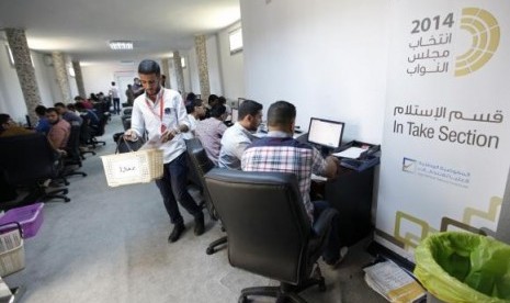 Election officials work in the operations rooms of the High National Elections Commission after elections yesterday in Tripoli, June 26, 2014.