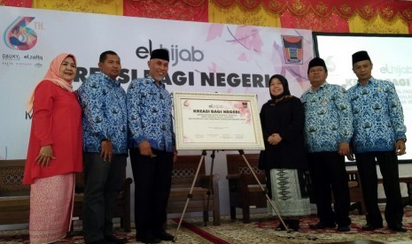  Elhijab, pelaku usaha di bidang busana muslim mendukung penuh penetepan Kota Padang, Sumatera Barat sebagai wisata halal. Selasa (17/1). Foto: Riga Nurul Iman