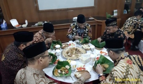 Elite PBNU-Muhammadiyah bertemu dalam jamuan makan malam.