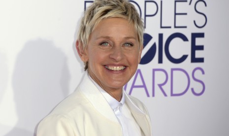 Ellen DeGeneres. Pembawa acara ternama Ellen DeGeneres (66 tahun) dilaporkan telah meninggalkan Amerika Serikat (AS). 