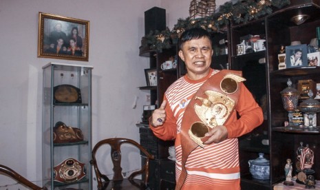 Ellyas Pical, Sang legendaris tinju yang pernah membawa nama Indonesia ke kancah dunia.