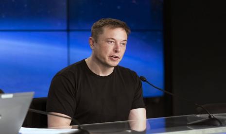 Elon Musk, Pengusaha miliarder yang menjalankan SpaceX dan perusahaan mobil listrik Tesla