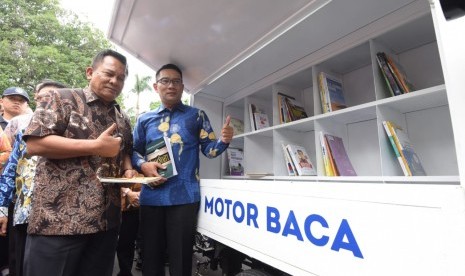 Emil Berikan Hibah 24 Motor Baca ke Kabupaten/Kota