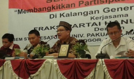 eminar Nasional Fraksi Hanura MPR RI bekerjasama dengan BEM STIE Kesatuan, BEM Universitas Pakuan dan Mahasiswa Se-kota Bogor, di Ballroom Hotel Sahira, Bogor, Ahad (5/7).