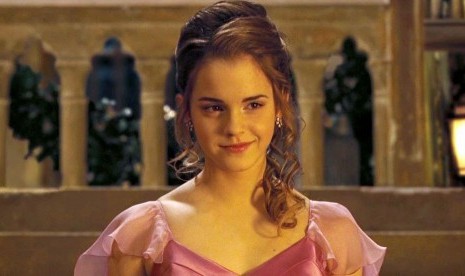 Emma Watson sebagai Bella dalam film Beauty and the Beast.