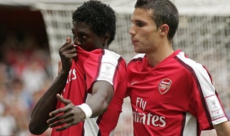 Emmanuel Adebayor dan Robin Van Persie