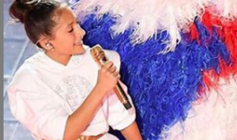 Emme, putri Jennifer Lopez, saat tampil di konser paruh waktu Super Bowl.