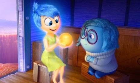 Emosi yang berkonflik...karakter ‘Joy’ dan ‘Sadness’ dalam film ‘Inside Out’. 