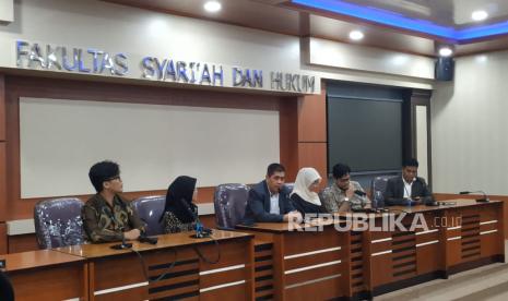 Empat mahasiswa Prodi Hukum Tata Negara, Fakultas Syariah dan Hukum, UIN Suka Yogyakarta memberikan pernyataan terkait dikabulkannya permohonan gugatan terhadap Presidential Threshold oleh Mahkamah Konstitusi di Fakultas Syariah dan Hukum UIN Suka, Sleman, DIY, Jumat (3/1/2025).