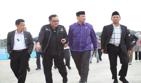 Empat senator DPD mengunjungi sirkuit balap formula E di Ancol.