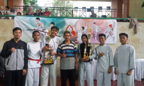 Empat siswa SMART mengikuti Kejuaraan Silat Nasional Indonesia Perisai Diri Cup 3 di Kampus UIN Ciputat,