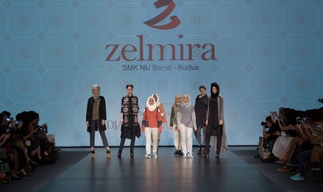 Empat siswi SMK Nu Banat dan karya mereka di ajang Asia's Fashion Spotlight di Hongkong