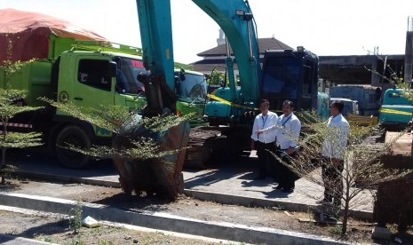 Empat unit alat berat yang disita Direskrimsus Polda Jabar dalam kasus penambangan pasir ilegal di Kabupaten Bogor.