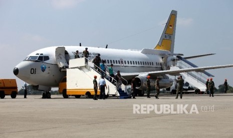 Empat WNI yang disandera kelompok radikal Abu Sayyaf tiba di Bandara Halim Perdana Kusuma, Jakarta, Jumat (13/5)