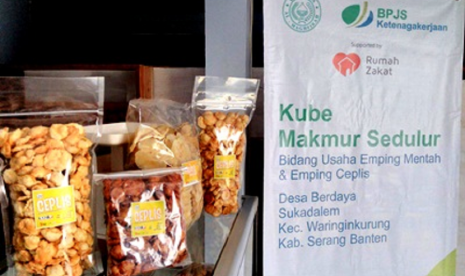 Emping melinjo produksi warga binaan Desa Berdaya Rumah Zakat.