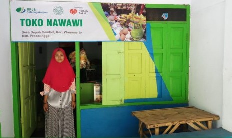 Endang, salah satu penerima manfaat program ekonomi Desa Berdaya Sepuh Gembol dari Yayasan Al Maghfirah BPJS Ketenagakerjan.