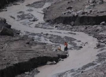 Endapan vulkanik Gunung Merapi usai dilewati lahar