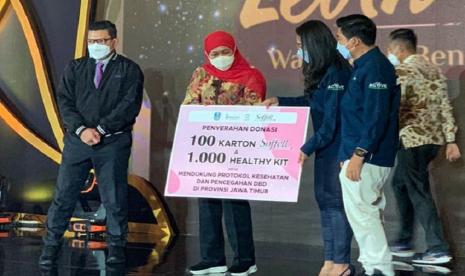 Enesis sebagai pemegang merek Soffell dan Force Magic membagikan 100 paket produk soffell untuk melindungi masyarakat dari gigitan nyamuk Aedes aegypti. Selain itu juga 1000 healty kit untuk terus mengingatkan masyarakat untuk tetap menerapkan protokol kesehatan. Paket secara simbolis diberikan oleh Ketua Yayasan Enesis Indonesia, Elkana Lewerisa kepada Gubernur Jawa Timur Khofifah Indar Parawansa.