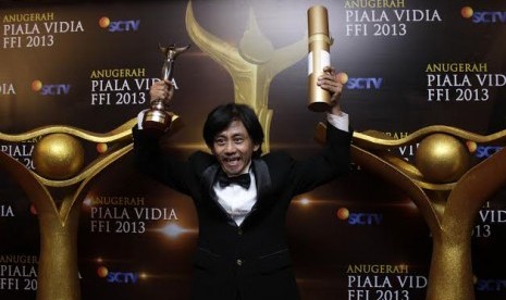 Epy Kusnandar saat menerima penghargaan Pemeran Utama Pria Terbaik di ajang Piala Vidia FFI 2013, Rabu (27/11) malam di Teater Tanah Airku, TMII, Jakarta