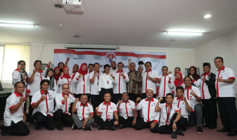 erah Terima Jabatan dan Lepas Sambut di lingkungan Deputi Bidang Pembudayaan Olahraga dilaksanakan Kamis (23/5) sore di ruang rapat lantai 3 Gedung PPITKON, Senayan, Jakarta. Deputi Pembudayaan Olahraga Raden Isnanta menyaksikan langsung jalannya proses sertijab.