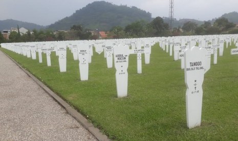 Erevald Leuwigajah, makam kehormatan Belanda yang berada di jalan Kerkof, Leuwigajah, Kota Cimahi, Senin (1/4). Terdapat ribuan orang Belanda dan warga Indonesia yang dibunuh saat kependudukan Jepang dimakamkan disana.