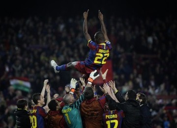 Eric Abidal, yang kembali tampil usai operasi hati, menjadi bintang Barcelona.