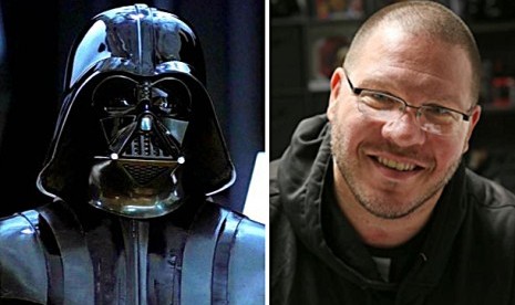 Eric Welch (kanan) mengganti namanya jadi Darth Vader.