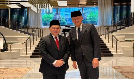  Erick Thohir mengunggah foto bersama Pierluigi Collina di akun Instagram miliknya, @erickthohir, Jumat (10/11/2023).