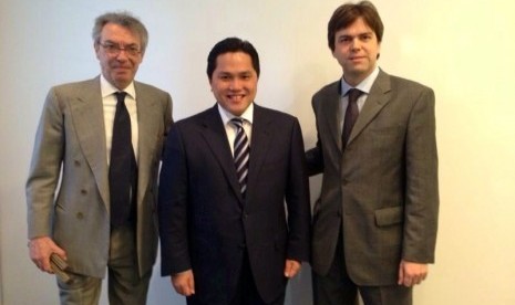 Erick Thohir (tengah) bersama Massimo Moratti (kiri).