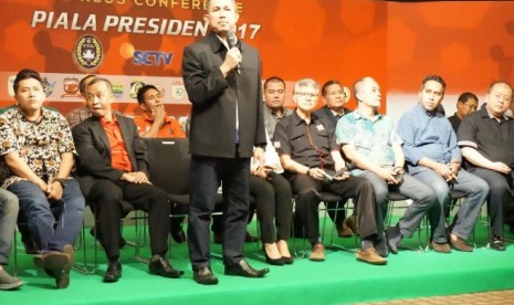 Erlangga Arya berbicara pada konferensi pers Piala Presiden 2017 di Jakarta, Selasa (24/1).