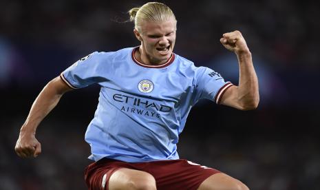  Erling Haaland dari Manchester City merayakan setelah mencetak gol ketiga timnya selama pertandingan sepak bola grup G Liga Champions antara Sevilla dan Manchester City di Seville, Spanyol, Rabu (7/9/2022) dini hari WIB.