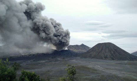 Erupsi Gunung Bromo yang akan dijadikan salah satu daya tarik wisata