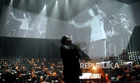 Erwin Gutawa Orchestra beraksi dalam Konser 