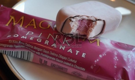 Es Krim Magnum Black and Pink (Republika/Rakhmawaty La'lang)