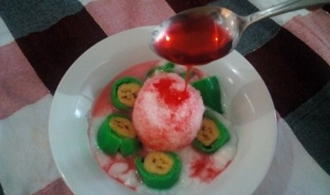 Es pisang ijo bisa dibuat sendiri di rumah untuk hidangan berbuka puasa. 