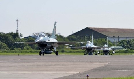 esawat tempur F-16 Fighting Falcon mendarat di Lanud Iswahjudi, Magetan, Jatim,