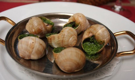 Escargot, salah satu menu khas Prancis.