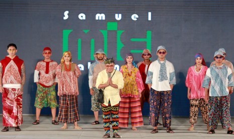 estival Batik Banyuwangi kembali digelar di Gelanggang Seni Budaya, Taman Blambangan, Banyuwangi, Sabtu (23/11) malam. 