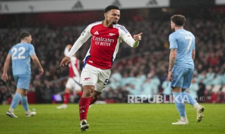 Ethan Nwaneri dari Arsenal merayakan gol selepas menjebol gawang Nottingham Forest dalam pertandingan sepak bola Liga Primer Inggris di Stadion Emirates, London, Sabtu, 23 November 2024.