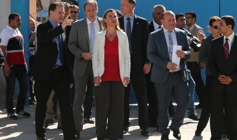 European Union foreign policy chief Federica Mogherini (C) looks on as she visits a UN-run school sheltering Palestinians, whose houses were destroyed during the most recent conflict between Israel and Hamas, in Gaza City November 8, 2014.