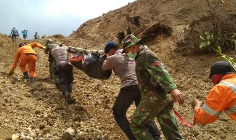 Evakuasi dan penanganan korban dampak gempa bumi 7 SR di Lombok, NTB