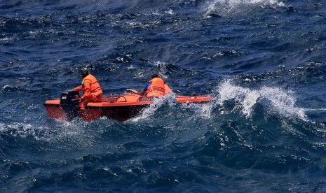 Kantor SAR Tanjungpinang, Kepri, melakukan operasi pencarian terhadap bocah bernama Putri Mutia (10). Bocah tersebut diketahui hilang diduga tenggelam di Pantai Zore Barelang, Kota Batam, Selasa (24/12) (Ilustrasi pencarian korban)