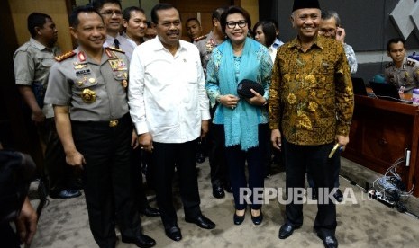 Evaluasi 15 Tahun Pemberantasan Korupsi. Kapolri Jenderal Pol Tito Karnavian , Jaksa Agung HM Prasetyo, Wakil Ketua KPK Basaria Pandjaitan, dan Ketua KPK Agus Rahardjo (dari kiri) bersiap mengikuti Rapat Kerja bersama Komisi III DPR di Kompleks Parlemen,Senayan, Jakarta, Senin (16/10).