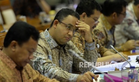 Evaluasi Ujian Nasional. Menteri Pendidikan dan Kebudayaan Anies Baswedan mengikuti rapat kerja bersama Komisi X DPR RI di Komplek Parlemen Senayan, Jakarta, Rabu (25/5). (Republika/Wihdan)