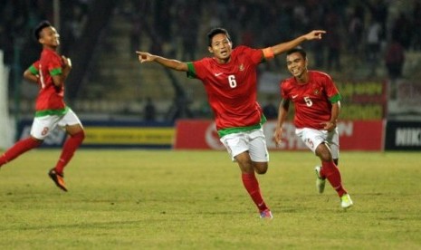 Evan Dimas (tengah)