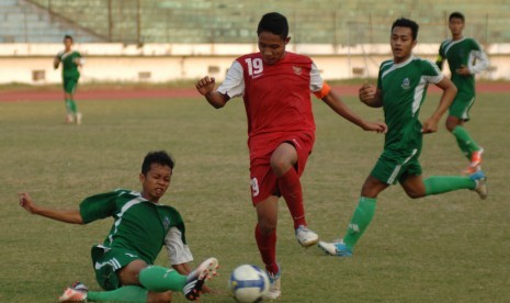 Evan Dimas (tengah)