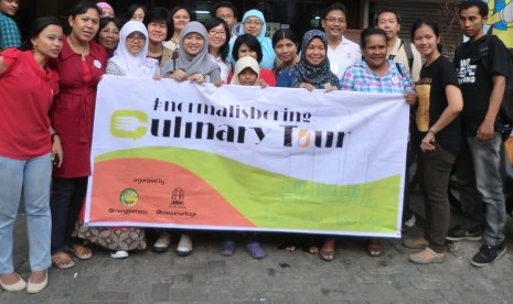 Event Normal is Boring Culinary Tour bersama komunitas Love Our Heritage (LOH) ke pabrik Toko Roti Tan Ek Tjoan pada hari Sabtu, 13 Oktober 2012.