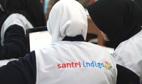 Event Santri Indigo adalah kegiatan pelatihan yang diperuntukkan bagi para santri perwakilan berbagai pesantren terpilih, di mana mereka memperoleh keterampilan khusus seputar ilmu pengetahuan dan teknologi. (Fotografer: Adjie Sambogo/Republika)