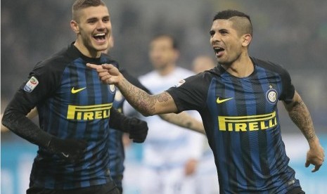 Ever Banega (kanan) dan Mauro Icardi